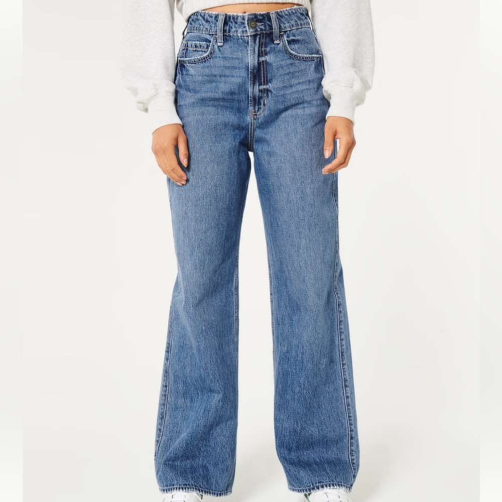Hollister Women's Ultra High Rise Baggy Jeans